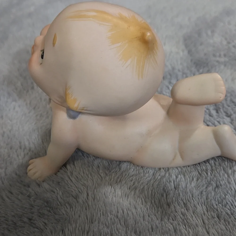 Vintage Lefton Kewpie Bisque Porcelain 1960s Japan 4x3 Kewpie Crawling - Picture 3 of 6